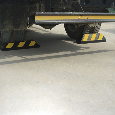 [AC55TC] Tope Vehicular 55cm / Para Camion / Estacionamiento / Color Negro-Amarillo.