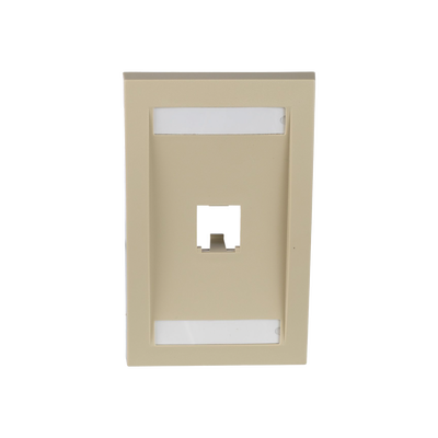 [CFPE1EIY] Placa de Pared Vertical Ejecutiva, Salida Para 1 Puerto Mini-Com, Con Espacios Para Etiquetas, Color Marfil