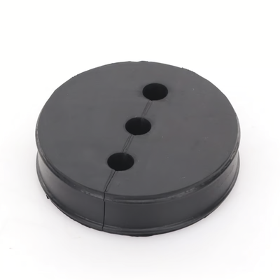 [CI-3-38] Inserto de Caucho de 4" Con Tres Orificios para Cable de 3/8 in