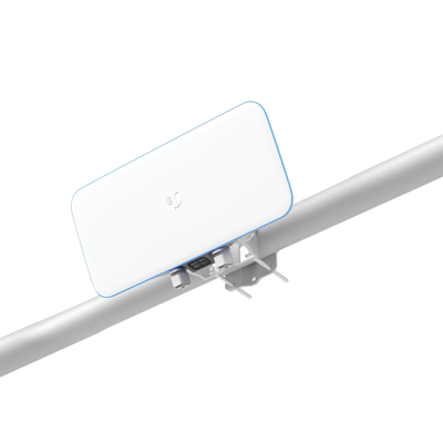 [UWB-XG] Access Point WiFi UniFi Base Station XG para exterior IP67, alto rendimiento en escenarios exigentes, tres radios 802.11ac Wave 2 MU-MIMO 4X4 /antenas de 90° y 50° con Beamforming, hasta 1500 usuarios, puerto de 10G / WiFi solo en 5 GHz
