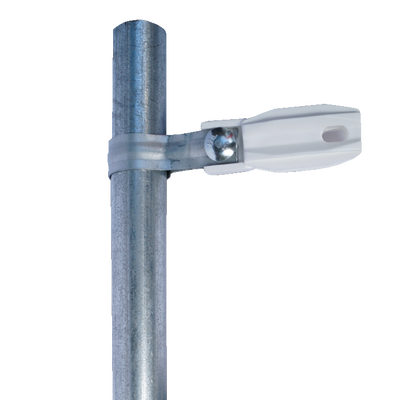 [SFABRAZADERAW] Aislador de paso o esquina de color Blanco con abrazadera incluida de 33-38mm para uso en tubería de malla ciclónica.